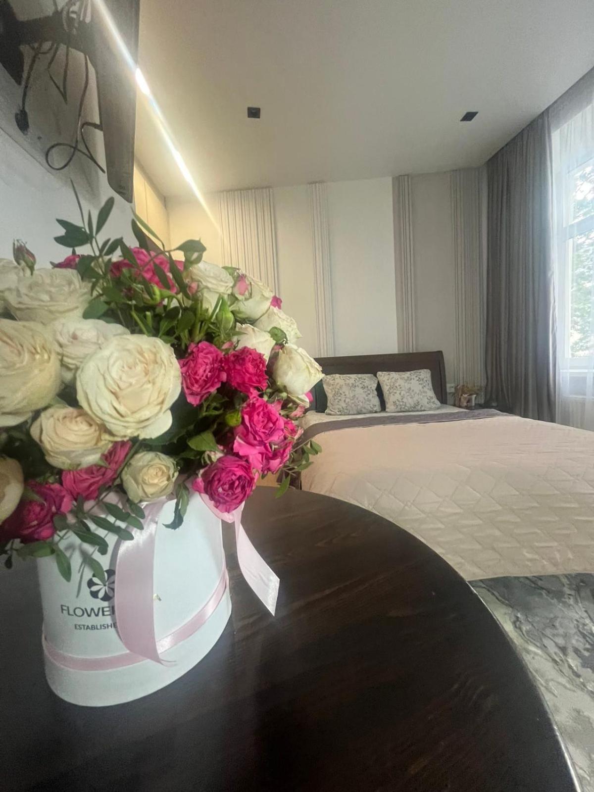 Favorit Apartments 1 Кім Безкоштовна Парковка Центр З Балконом Не Далеко Від Ж Д Вокзалу Звітні Документи Lviv Dış mekan fotoğraf